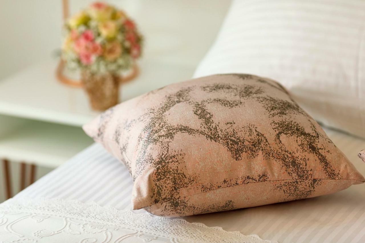 Gjestgiverier Rose Gold & With Balcony